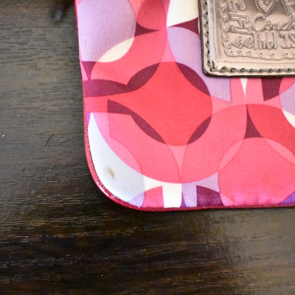 Coach Poppy Wristlet - Picture 4 of 5